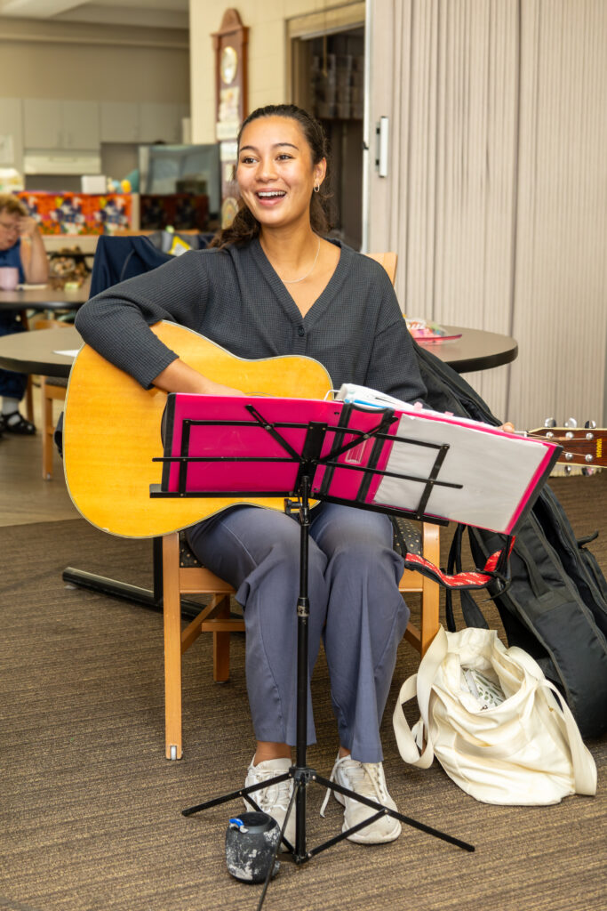 CG Volunteer Music Therapy IMG 9920